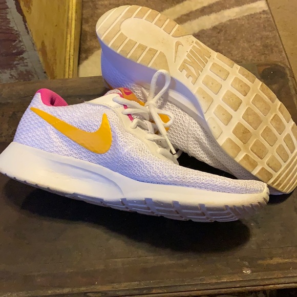 Nike Shoes - Nike Tanjun